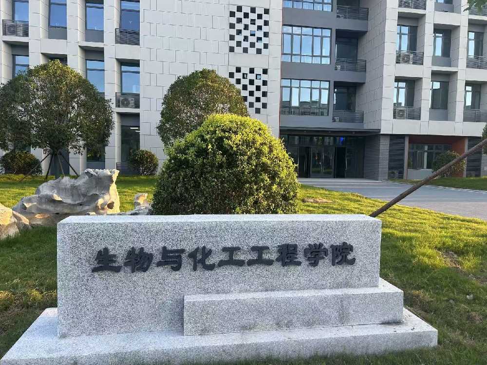 锡林浩特市扬州职业大学体育场高杆灯项目